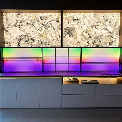 Velký panel s LED podsvícením